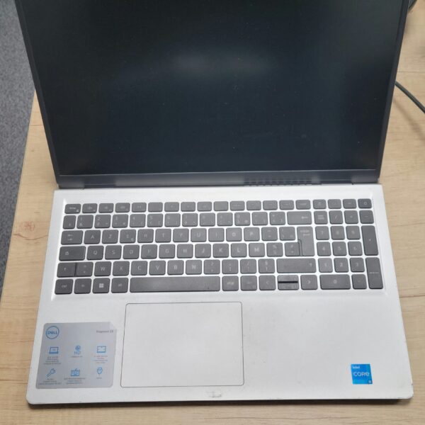 Dell Inspiron 15 3520